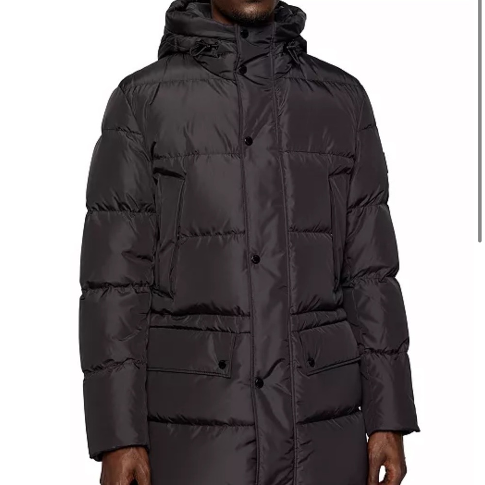 LUXURIOUS BOSS JACKET PRIVED AT 945.00$ WILL SELL FOR 350.00$ ONLY .. JACKET NEW
